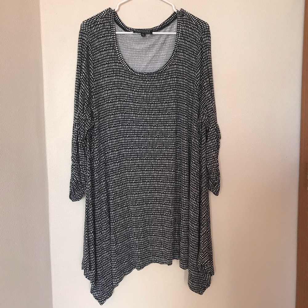 Context shark bite tunic